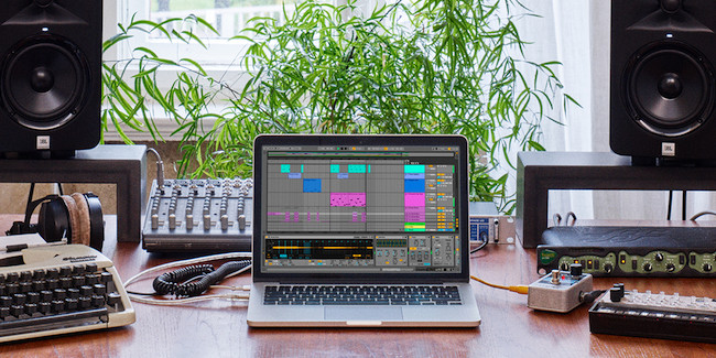 6 Best Music Production Software For Mac of 2023 (inc. M1/M2 Macs, Free & Paid)