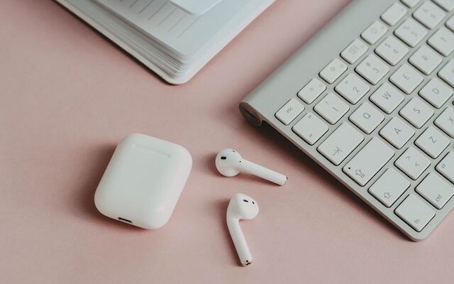 how connect airpods to a mac - cover