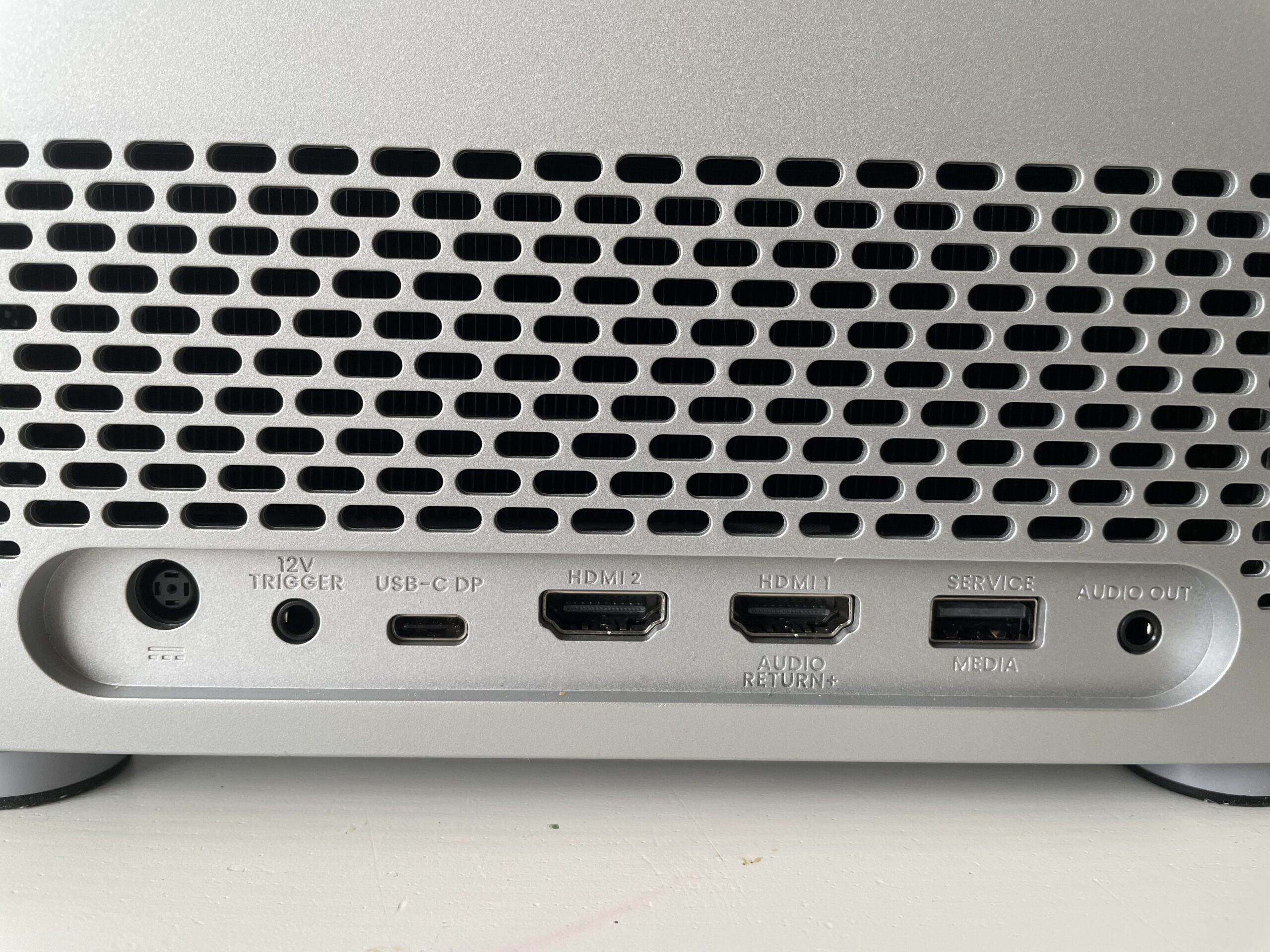 TK705i Projector review - port connections