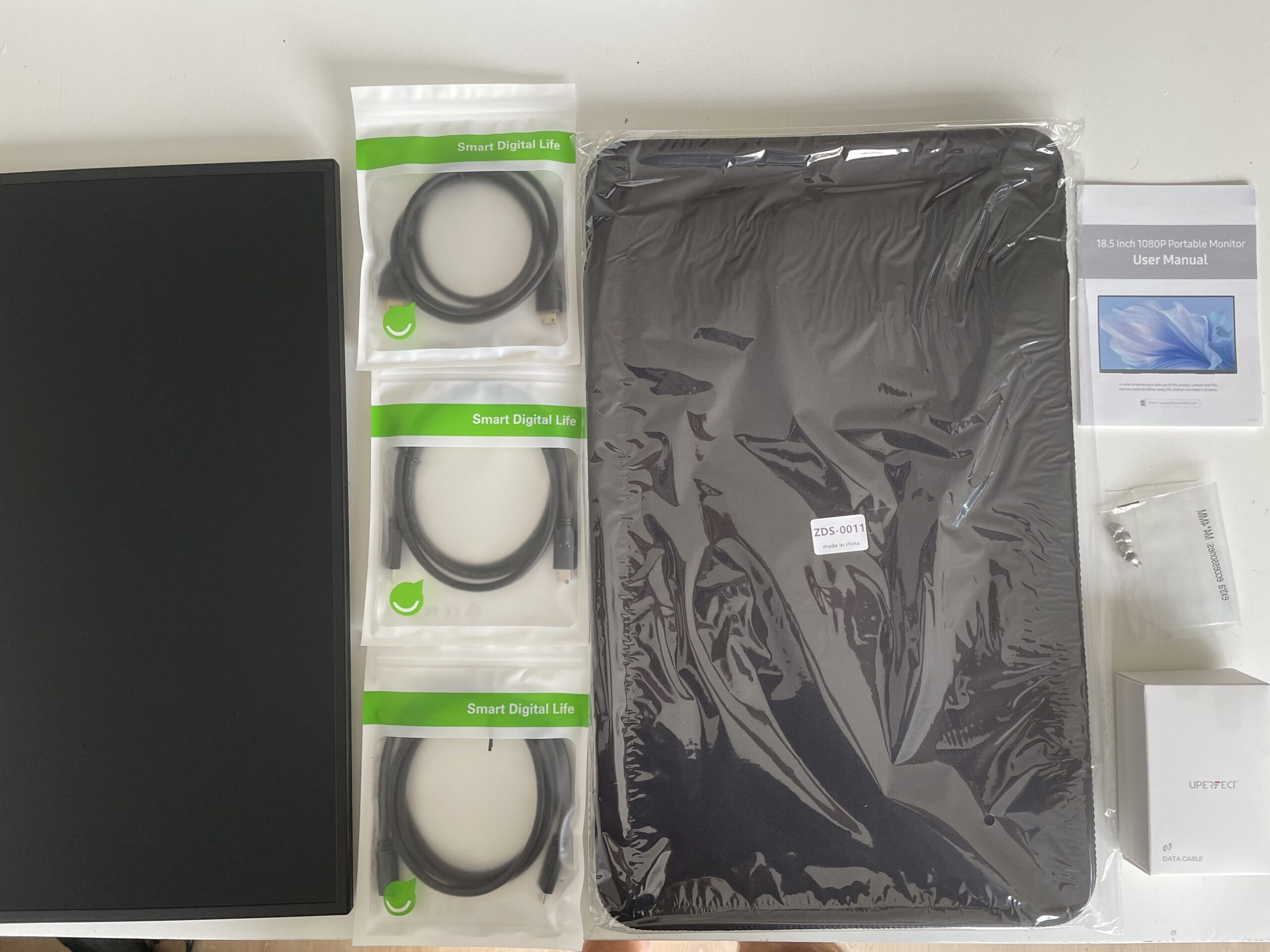 UPERFECT NxtLED Portable Monitor 18.5 in the box.jpeg