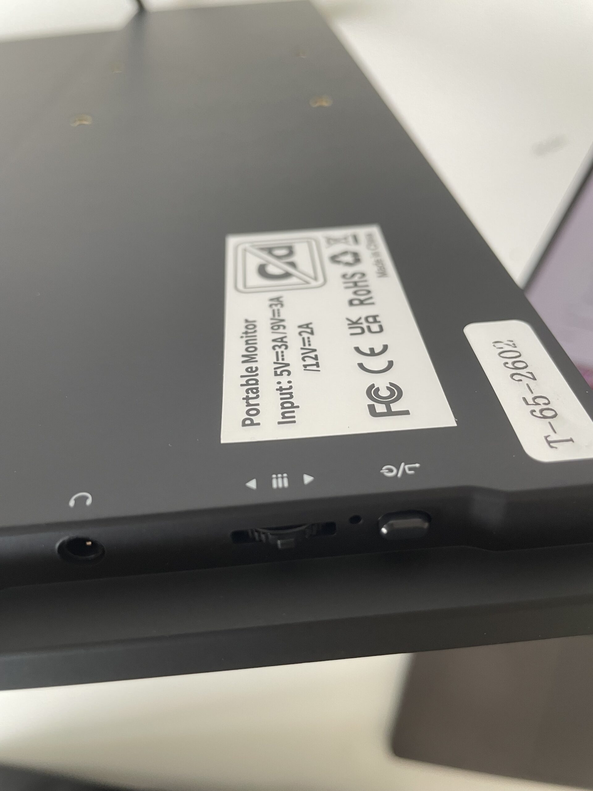 UPERFECT NxtLED Portable Monitor 18.5 osd control wheel, headphone jack and power button