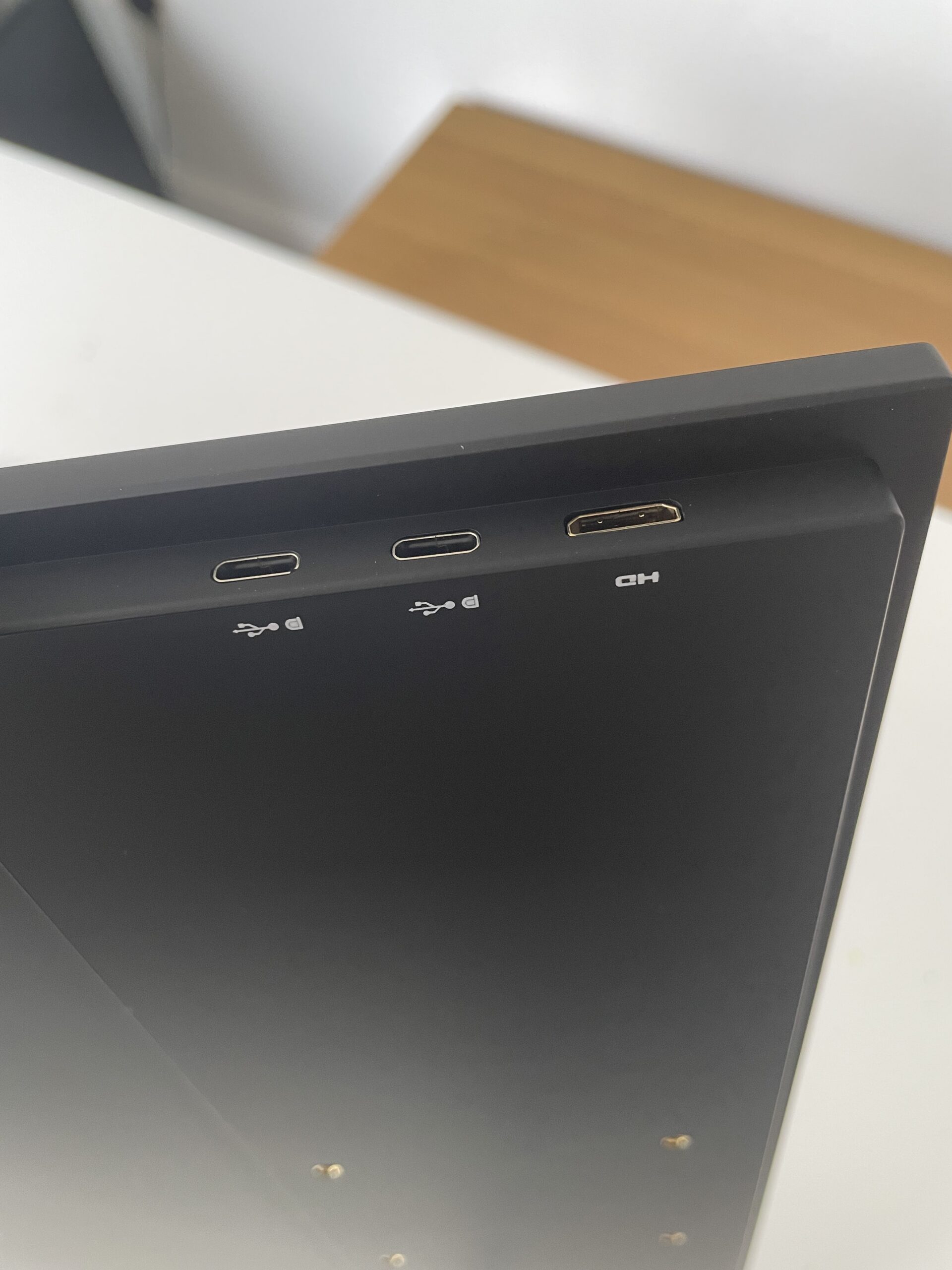 UPERFECT NxtLED Portable Monitor 18.5 port connections