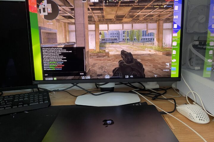 BenQ MOBIUZ EX271UZ connected to macbook pro