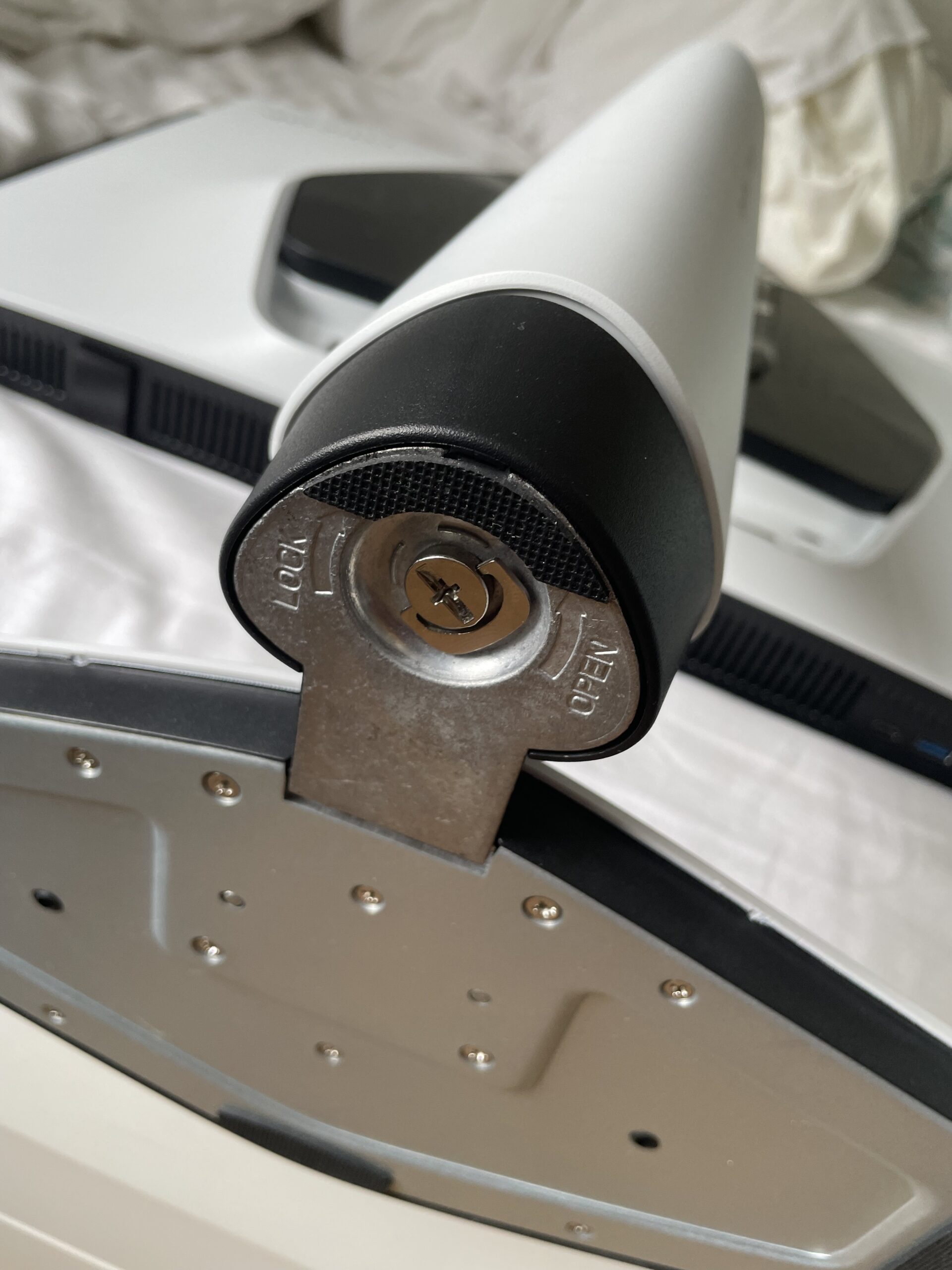 BenQ MOBIUZ EX271UZ build quality
