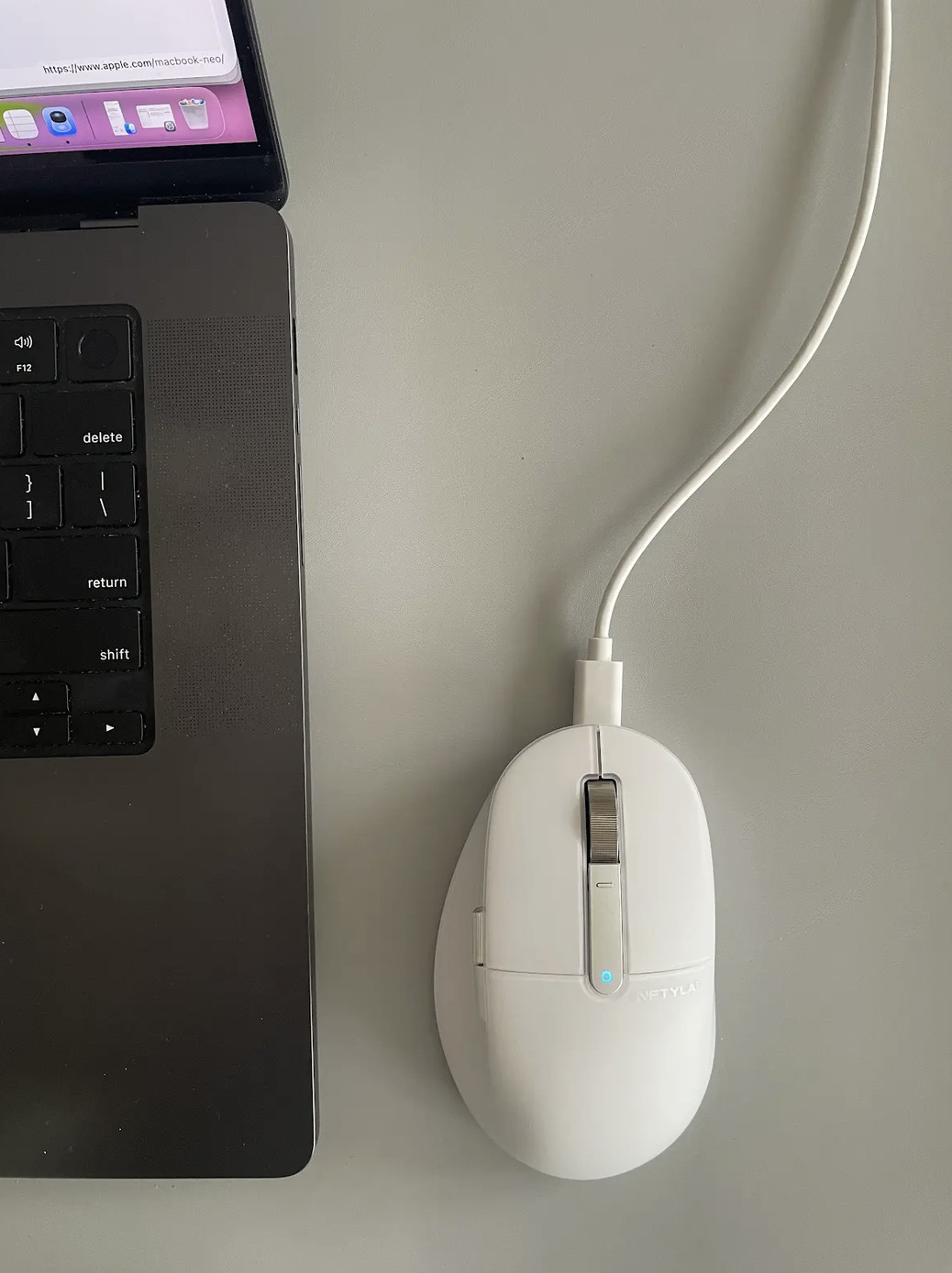 m mouse connected to macbook on benq flow mat